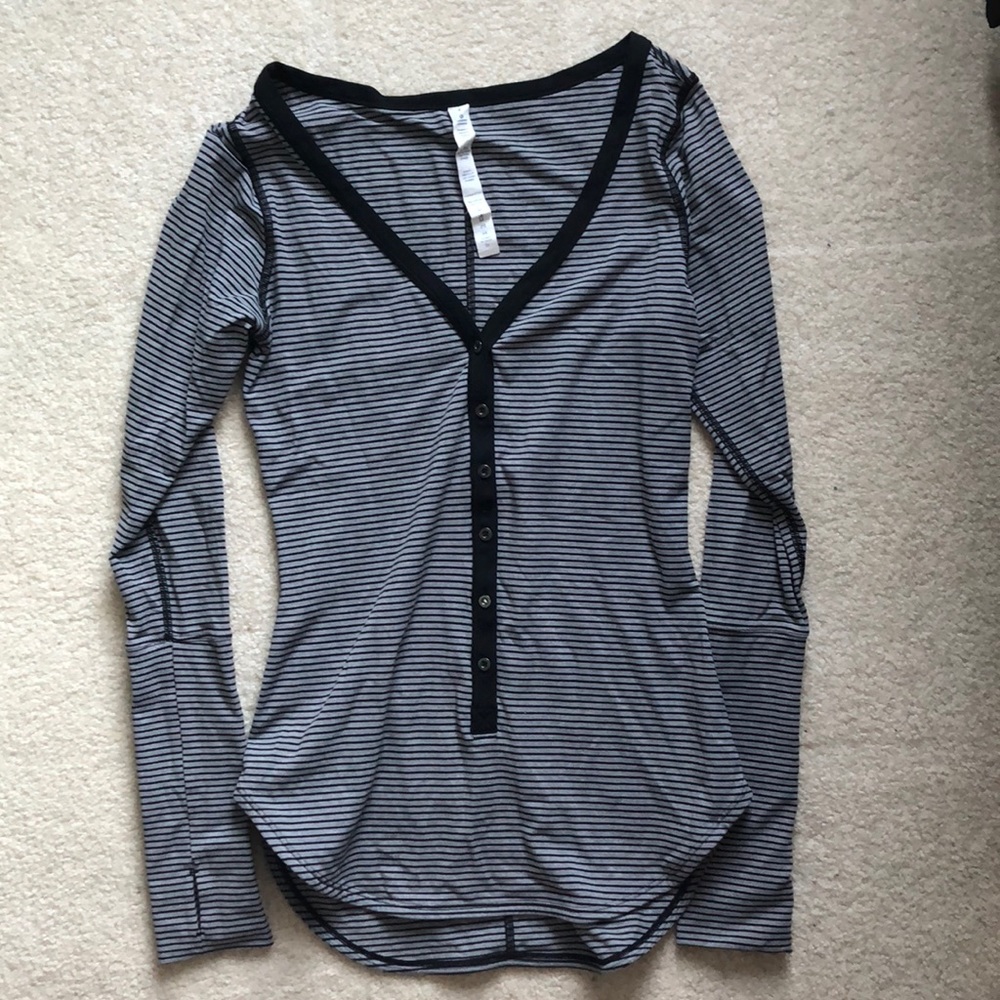 Black and grey striped lululemon top